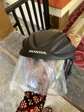 Helm bawaan motor