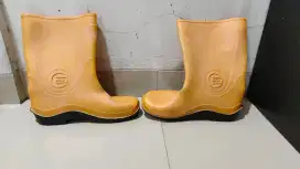 Sepatu Boots MILLIARD uk. 42