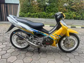 Satria 2004 kuning putih