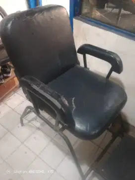 Kursi untuk pangkas rambut