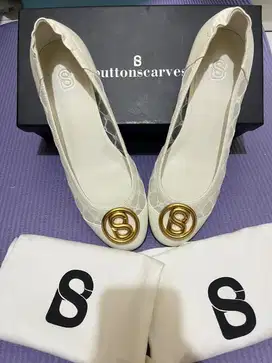 Button Scarves Meela Pump