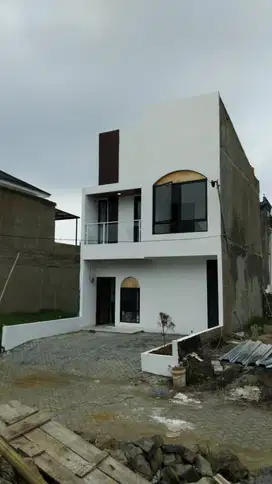 Rumah Mewah dengan View Pegunungan yang Memukau dan Fasilitas Terbaik