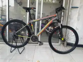 Sepeda gunung polygon monarch 4