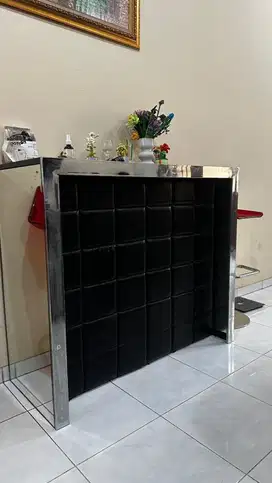 Meja Bar Modern + 2 Kursi Tinggi Elegan