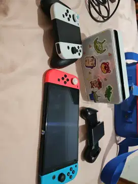 Nitendo Switch 1 WHITE (OFW) OLED + game + joycon + box