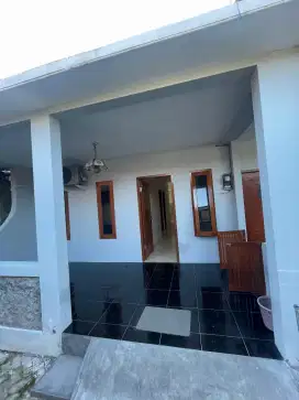 DISEWAKAN RUMAH DEKAT SINDU KUSUMA EDUPARK