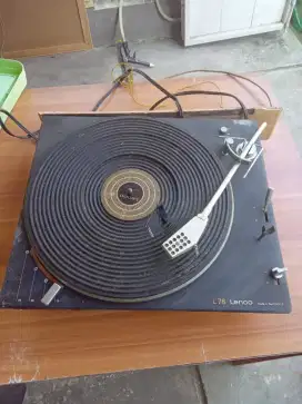 Gramaphone antik apa adanya