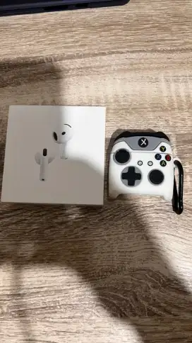 Airpods 4 with Active Noise Cancellation