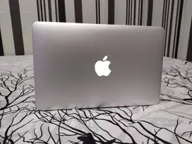 Macbook Air 11 in Bekas masih mulus