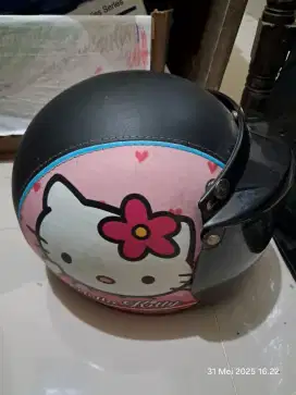 Helm bogo anak hello kity