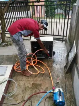 Jasa servis AC kulkas frezer showcase mesin cuci dan bongkar pasang AC