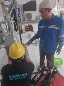 Jasa servis AC kulkas frezer showcase mesin cuci dan bongkar pasang AC