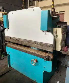 Mesin Bending 30Ton
