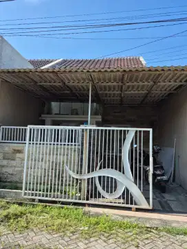 Rumah Perum Green Lake Wonorejo
