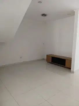 DISEWAKAN/DIJUAL RUMAH LUAS DI LEGENDA WISATA CIBUBUR
