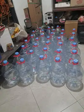 Galon le mineral kosong