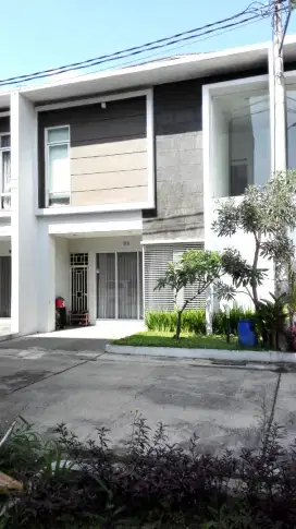Rumah Cantik Minimalis Semi Furnish di Buah Batu Dekat Tol