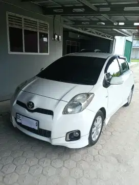 Toyota Yaris S Limited 2012
