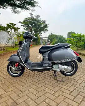 JUAL MURAH VESPA GTS 150 3v 2016 MULUS