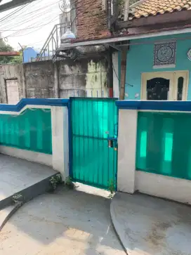 Disewakan rumah di salemba jakpus semi furnis (700 mter dr ui Salemba)