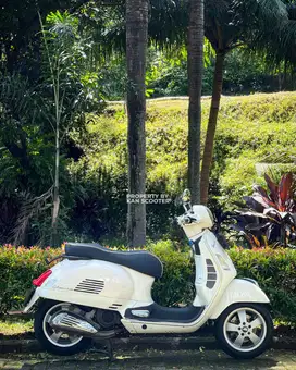 JUAL MURAH VESPA GTS 150 3v 2014 MULUS