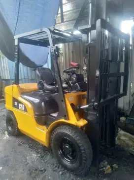 Forklift 2.5 ton Caterpillar
