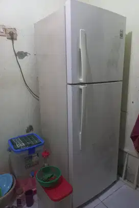 Kulkas LG dua pintu