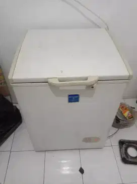 Freezer Sharp bekas