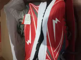 Jual sepatu running eagle size 44 masih baru