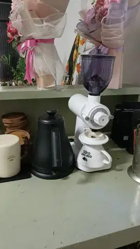 Coffee Grinder Machine (Manual brew)