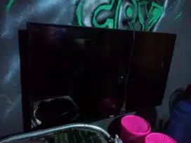 Di jual TV merk aqua 40in