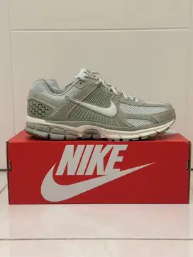 NIKE ZOOM VOMERO 5 JADE HORIZON PHANTOM