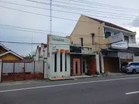 Dijual rumah dua lantai siap huni lokasi jalan raya blabak magelang