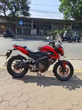 Pulsar 200 ns tahun 2014 merah