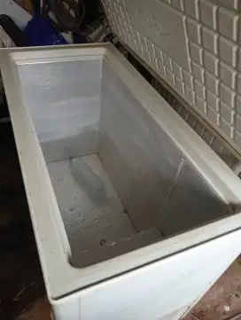 freezer box ukuran 200 liter merk frigigate