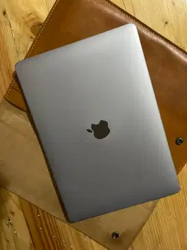 Apple Macbook Air 2022 Preloved