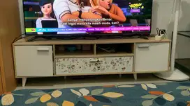 Meja TV moderen minimalis