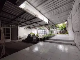 Dikontrakan ruang usaha Gembira Loka dan XT Square