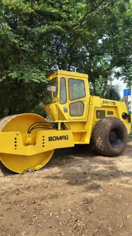 Vibro bomag BW217D siap