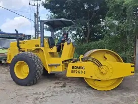 Vibro bomag BW212D siap