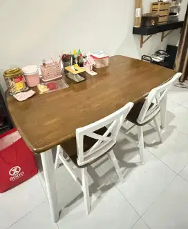 Di Jual Cepat 1 set Meja Makan Informa