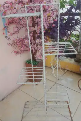 Rak Pot Bunga Taman