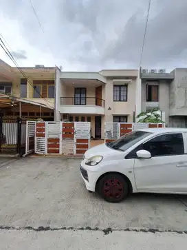 Rumah second baru renovasi dalam komplek Billymoon Pondok Kelapa