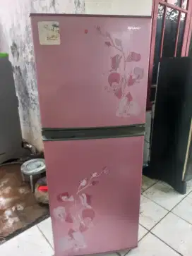 Kulkas 2 pintu Sharp model baru