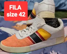 Sepatu FILA casual size 42 kombinasi kulit