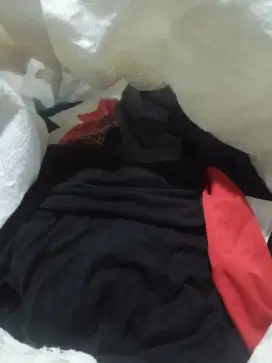 Menerima hibah baju dewasa