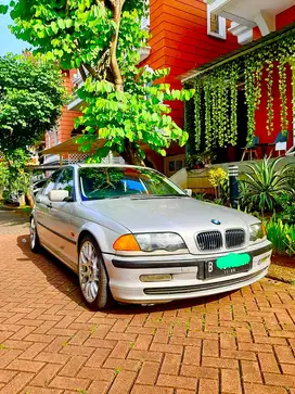 BMW 318i 2001 Bensin