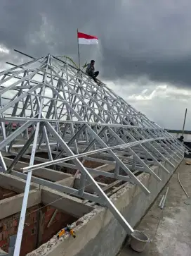 Bongkar pasang atap baja ringan atap genteng metal pasir