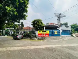 Rumah Dengan Kolam Renang Di Tengah Kota Cocok Buat Kantor
