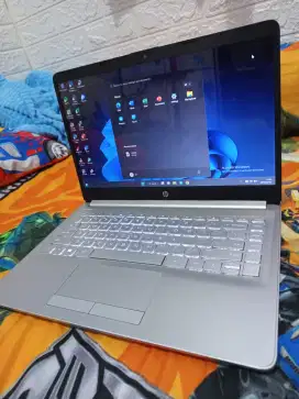 laptop HP 14S Ram 8gb/SSD 256GB . Keyboard nyala.  MULUS